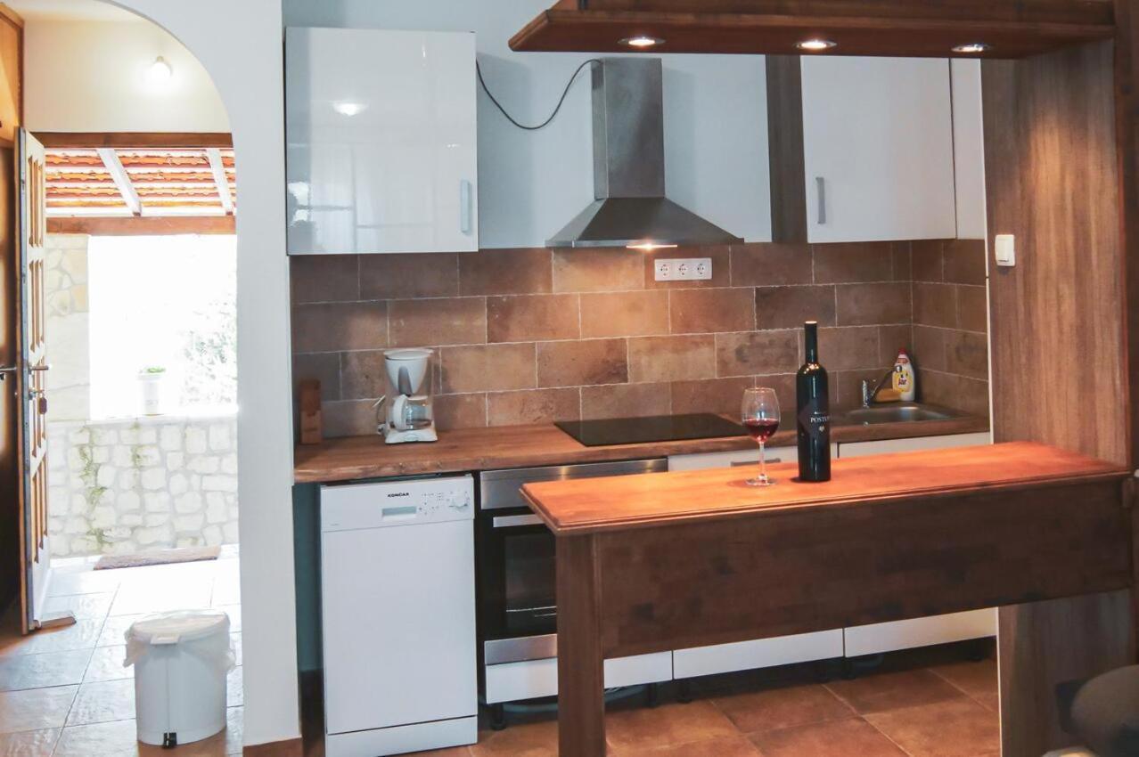 Fully Renovated One Bedroom Apartment With A Seaview - A Sevid Kültér fotó